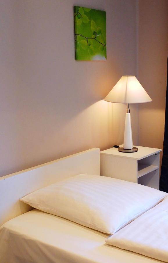 Single Room with Shared Bathroom,925698790:JPEG